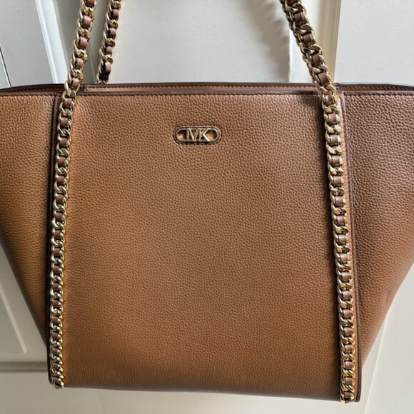 MK KORS Pebbled All Leather Tote-RARE Chain Tote-Brand New With Tags - Picture 1 of 6